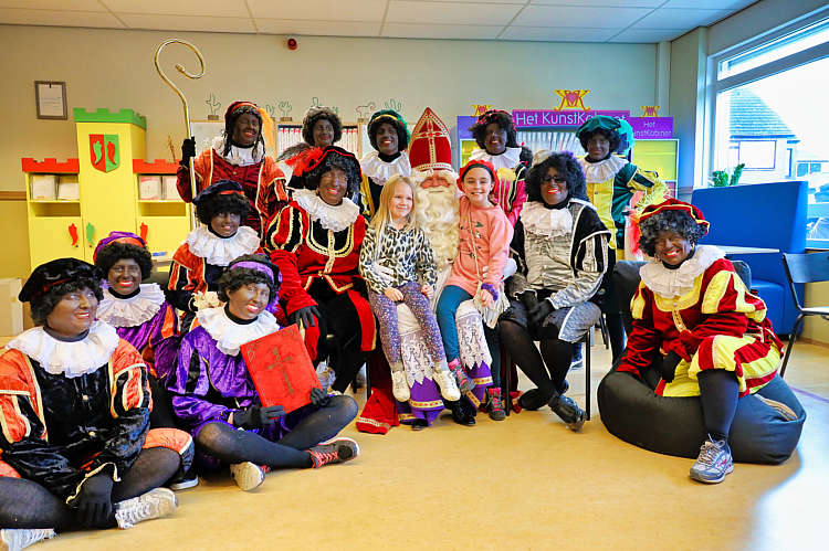 Aankomst van de Sint en zijn Zwarte Pieten in Waarder_102